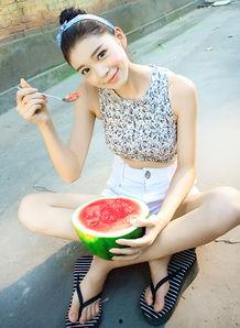 萌妹妹吃瓜记,一场甜蜜的美食探险之旅